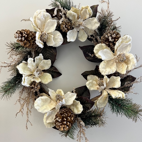 Festive Holiday Wreath - Picture 2 of 8